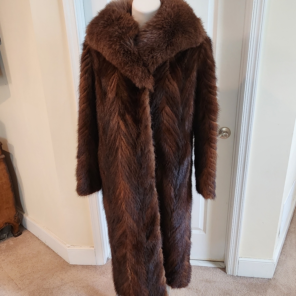 Stunning Dasco brown mink fur coat size 8